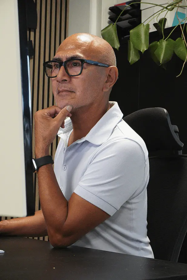 Reviewmoment met klant: beoordeling van uitstraling, tone of voice en ontwerpkeuzes.